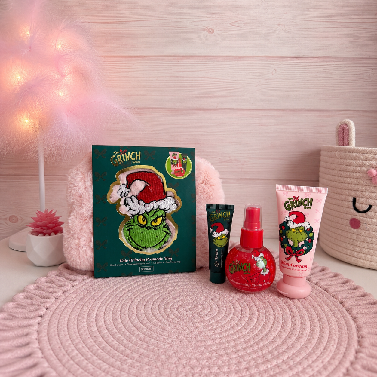 Neceser grinch ( balsamo labial, bruma y crema de manos )