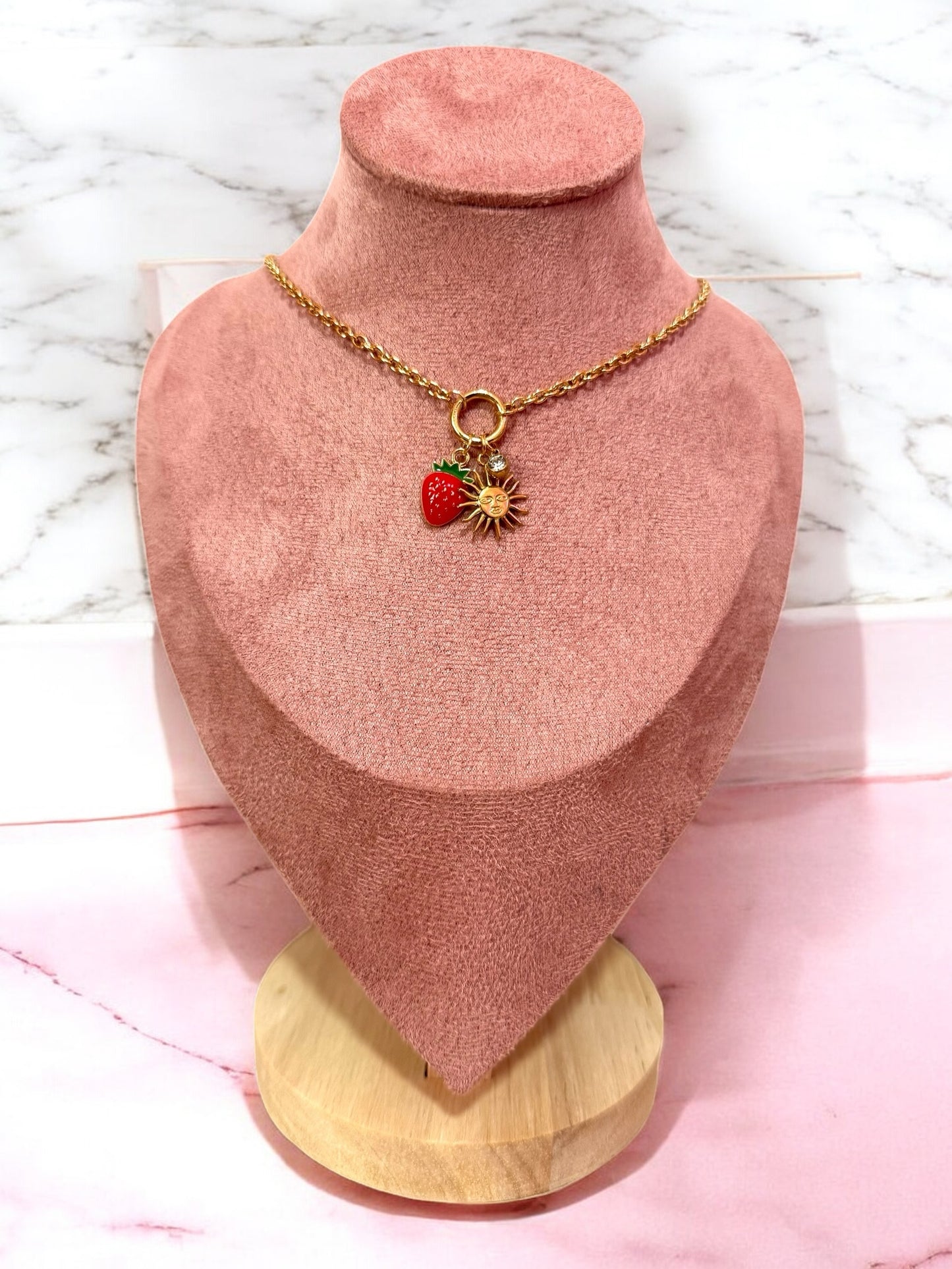 Collar sol y fresa
