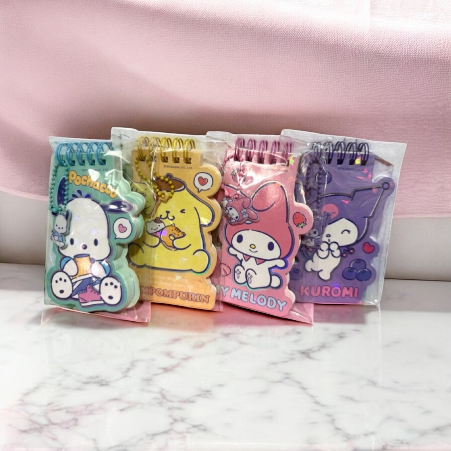 Mini libreta sanrio con llavero