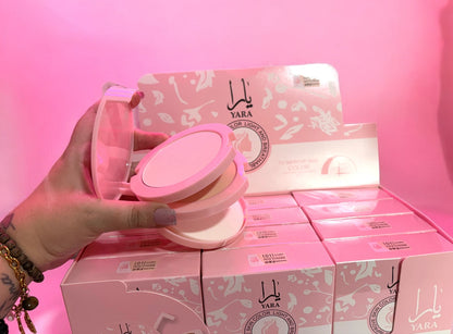 Polvos compactos de yara, uno para iluminar y otro para sellar trae su esponja y espejo.
