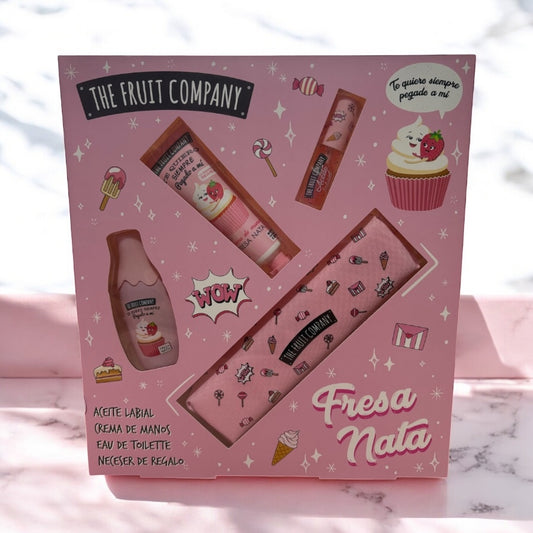 Set the fruit company fresa y nata. Contiene estuche, aceite labial, colonia y crema de manos.